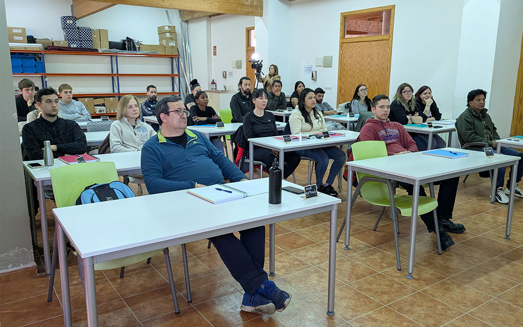 Instantes del comienzo del programa experiencial 'Construye Andorra: Formación y futuro CAFF I'. / Ayto Andorra