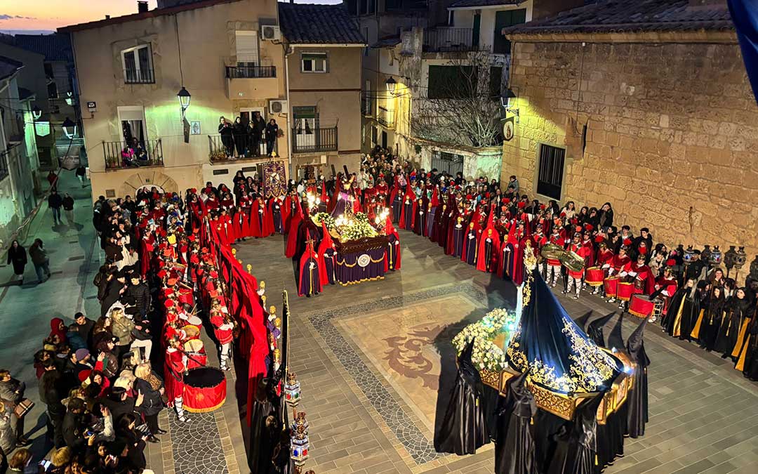 Momento del Encuentro en la plaza del Ayuntamiento de Andorra. / Sara Cubero