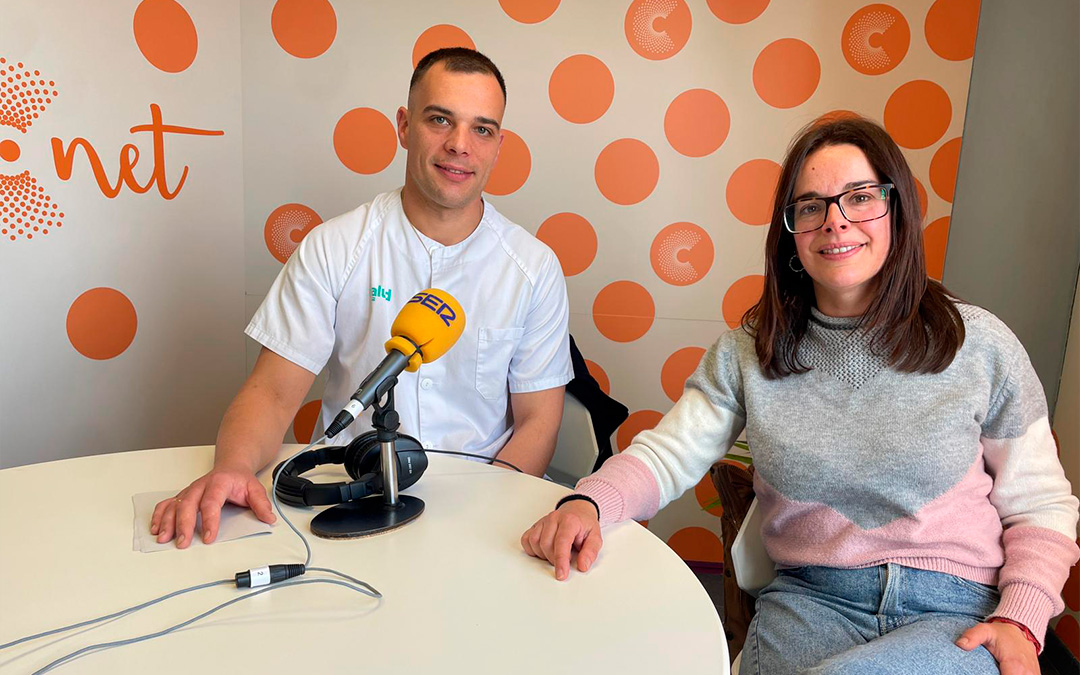 Raúl Fernández y María Ángeles Sellés en Radio La Comarca./ S.F.