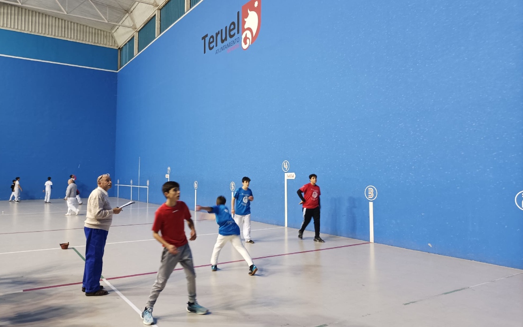 Las clases de pelota se impartirán cada martes de 18.30 a 19.30 a partir del martes 14 de abril/R.G.