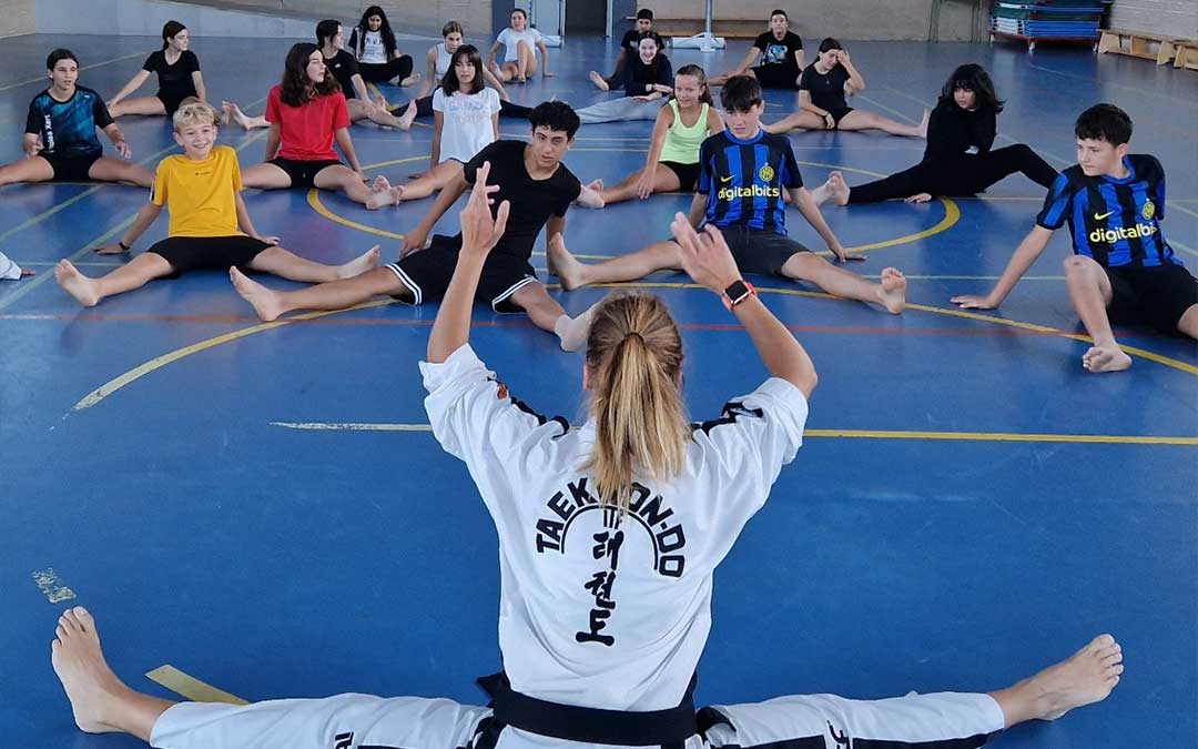 Esther Altabás impartiendo una clase / Club Taekwondo Maestrazgo