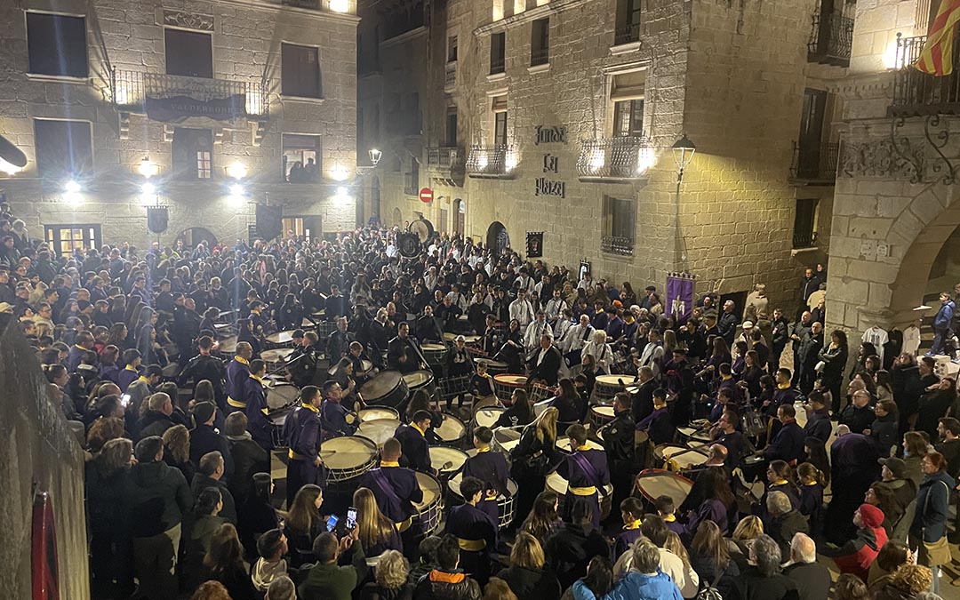 La Plaza España fue escenario de un acto de romper la hora./ S.F.