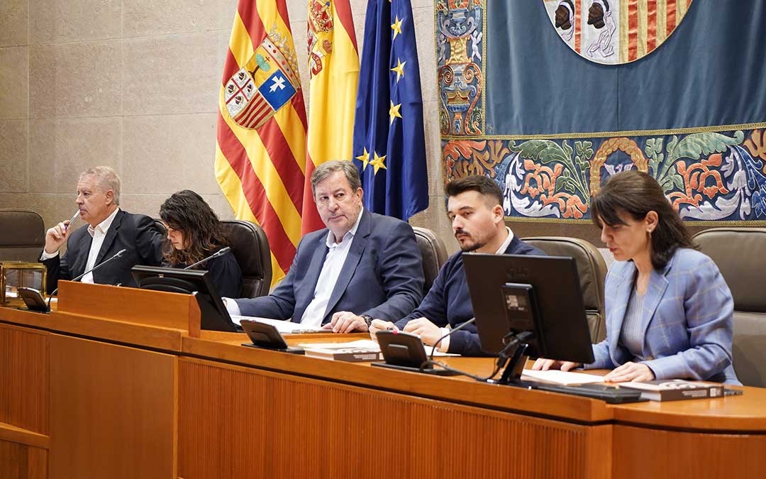 Ensayo general este lunes de la la Mesa de Edad que conducirá este martes la sesión constitutiva de la XII Legislatura / Cortes de Aragón