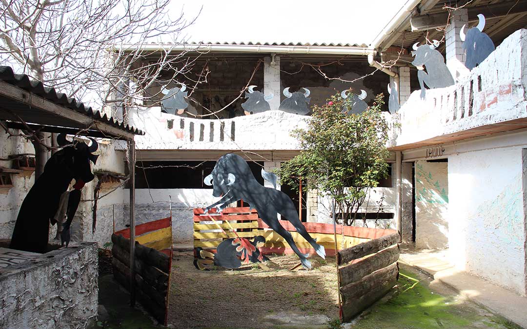 La plaza antitaurina dedicada a la Homomaquia / B.S.V.