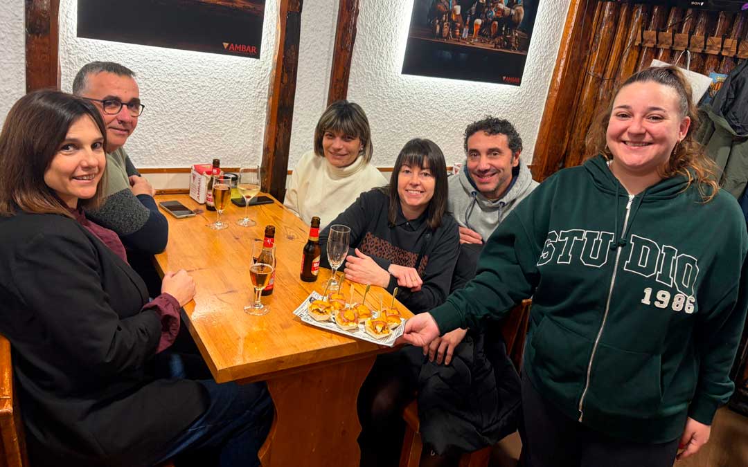 Varios clientes han probado la primera propuesta en La Cabaña./ A.Z.