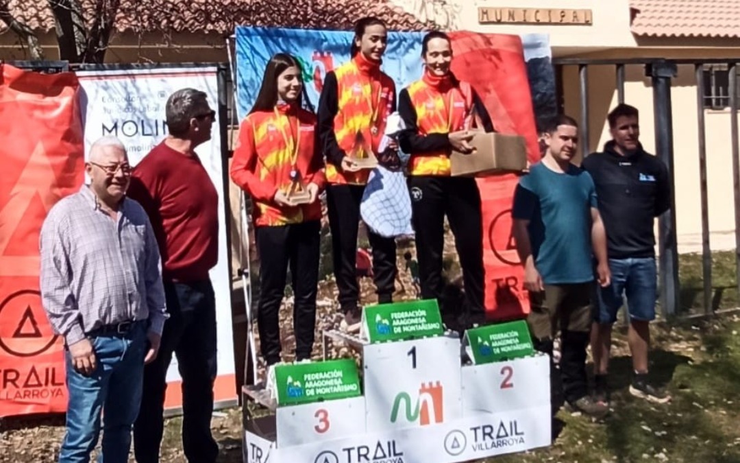 Julia Elías vence en la categoría cadete femenina; Noa Montserrat, segunda, y Berta Villarroya, tercera, le acompañan en el podio/Joaquín Marco