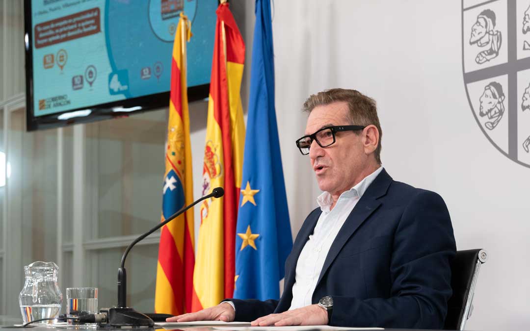 El director general de Planificación, Centros y FP, Luis Mallada, ha presentado los principales datos y las novedades del proceso de escolarización. / DGA