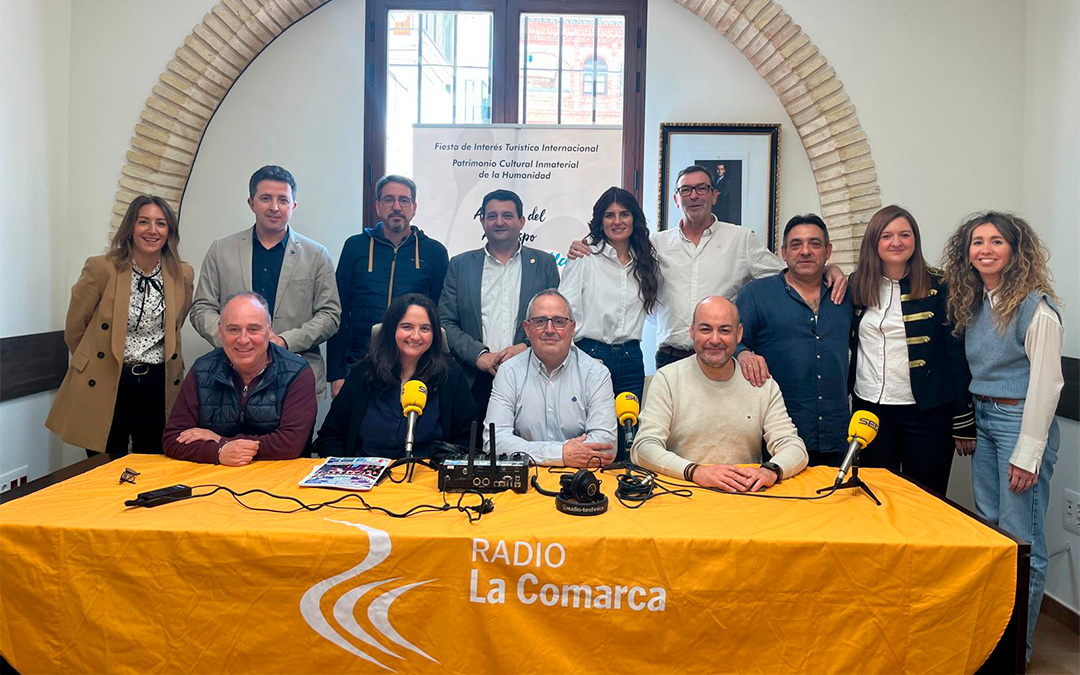 Los alcaldes de los 9 pueblos que participan en la Ruta del Tambor y Bombo este fin de semana en Híjar./ L.O.