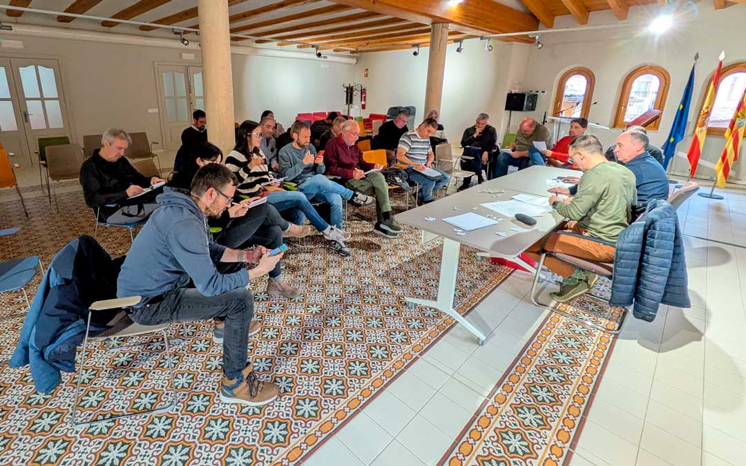 Reunión en Alcorisa con los representantes de las agrupaciones musicales turolenses. / DPT