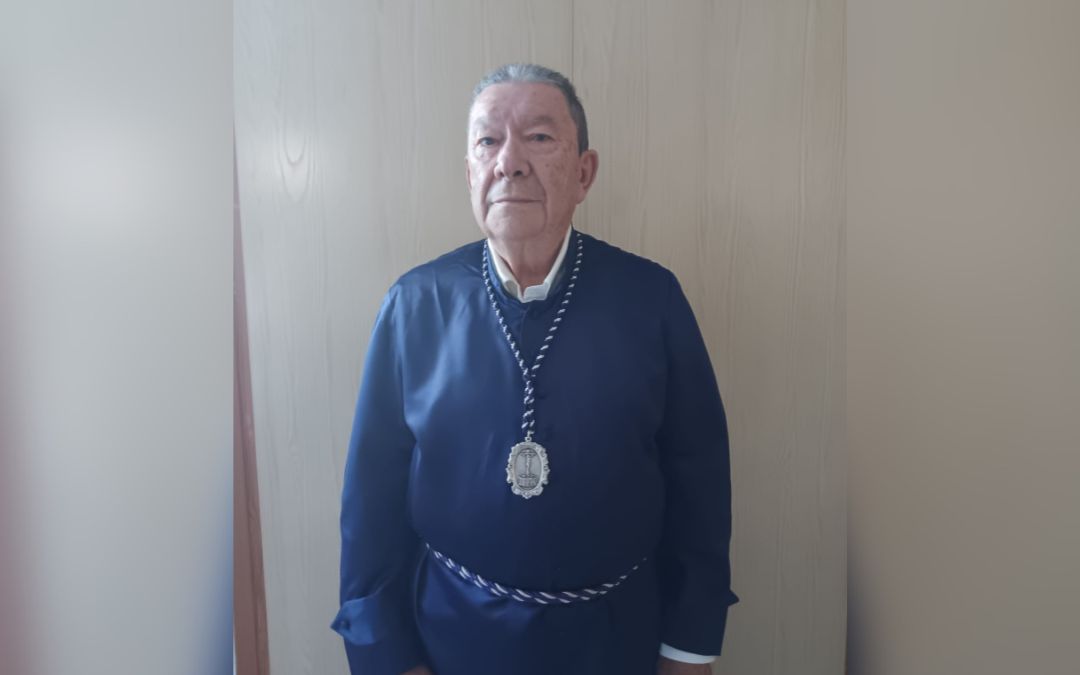Santos Lucío y su familia llevan desde siempre ligados a la Cofradía del Cristo Crucificado / Archivo personal.
