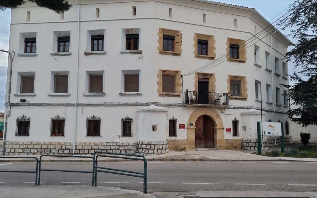 Antiguo cuartel de la Guardia Civil de Torrevelilla./ La COMARCA