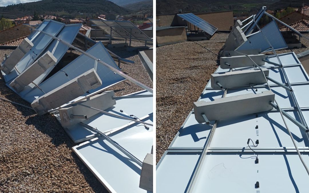 Estado en el que han quedado las placas solares tras el fuerte viento / Ayunt. Utrillas