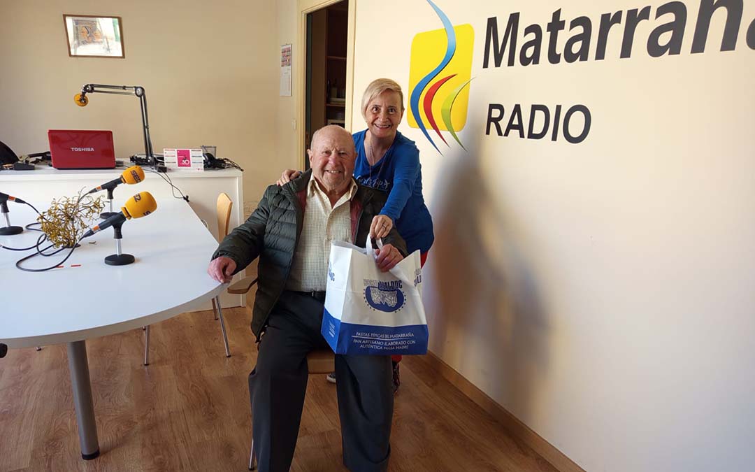 El ganador del Premio de las Matrículas, Salvador Conesa, recoge su premio en nuestros estudios./M.J. Salvador