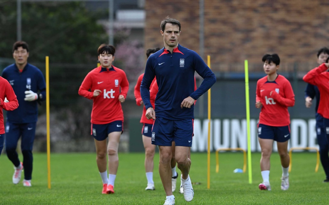 Álvaro Molinos durante un entrenamiento con la selección absoluta de Corea del Sur/A.M.