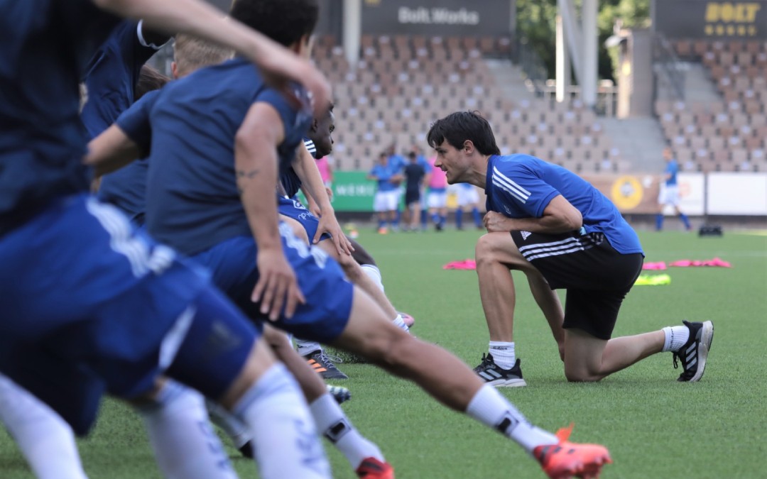 Álvaro Molinos preparando un entrenamiento con el HJK Helsinki/A.M.