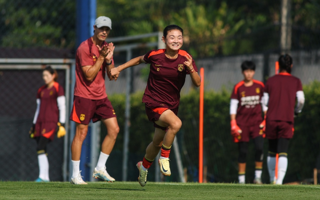 Álvaro Molinos prepara un entreno durante la Copa Asia con la selección china/A.M.