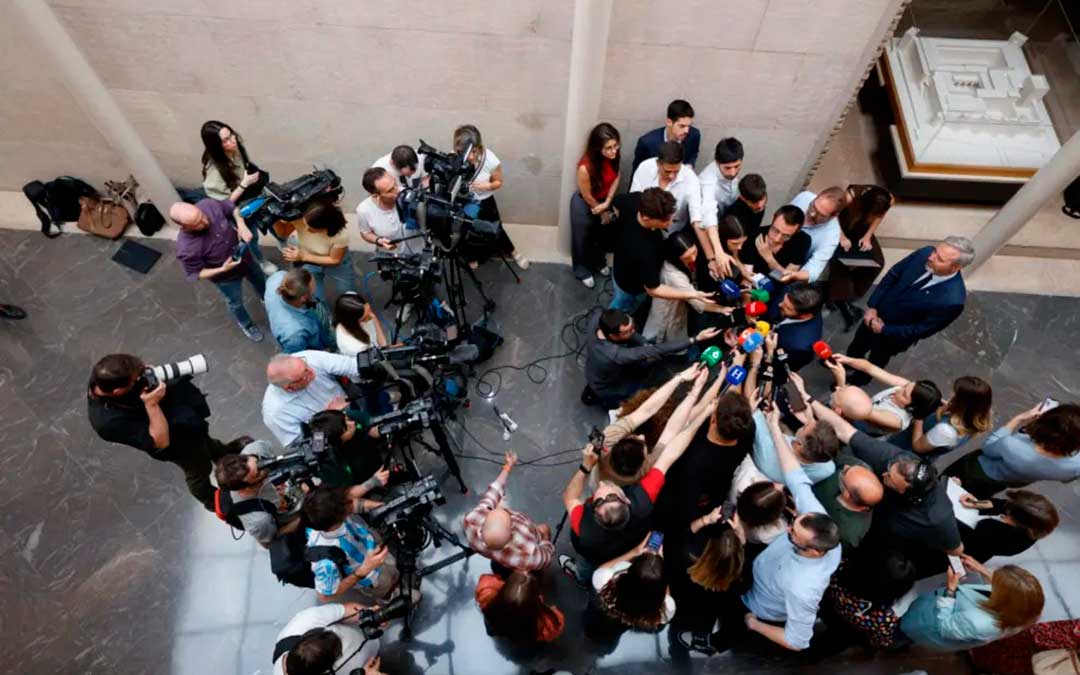 Atención a medios al presentar el acuerdo este miércoles / José Miguel Marco-Heraldo