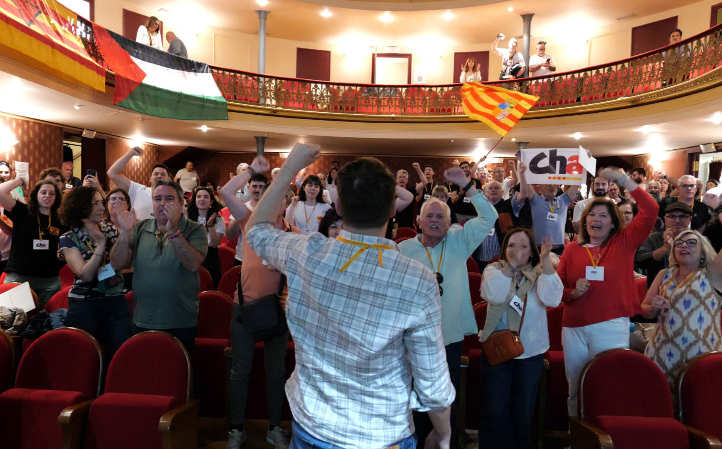 Pueyo saluda a la militancia de Chunta al ser elegido nuevo presidente. / CHA