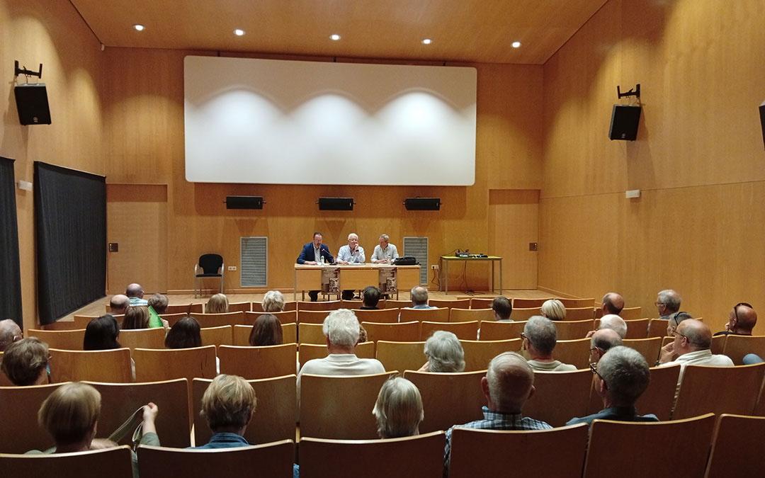 Presentación del libro con Javier Climent y José María Maldonado. / B. Severino