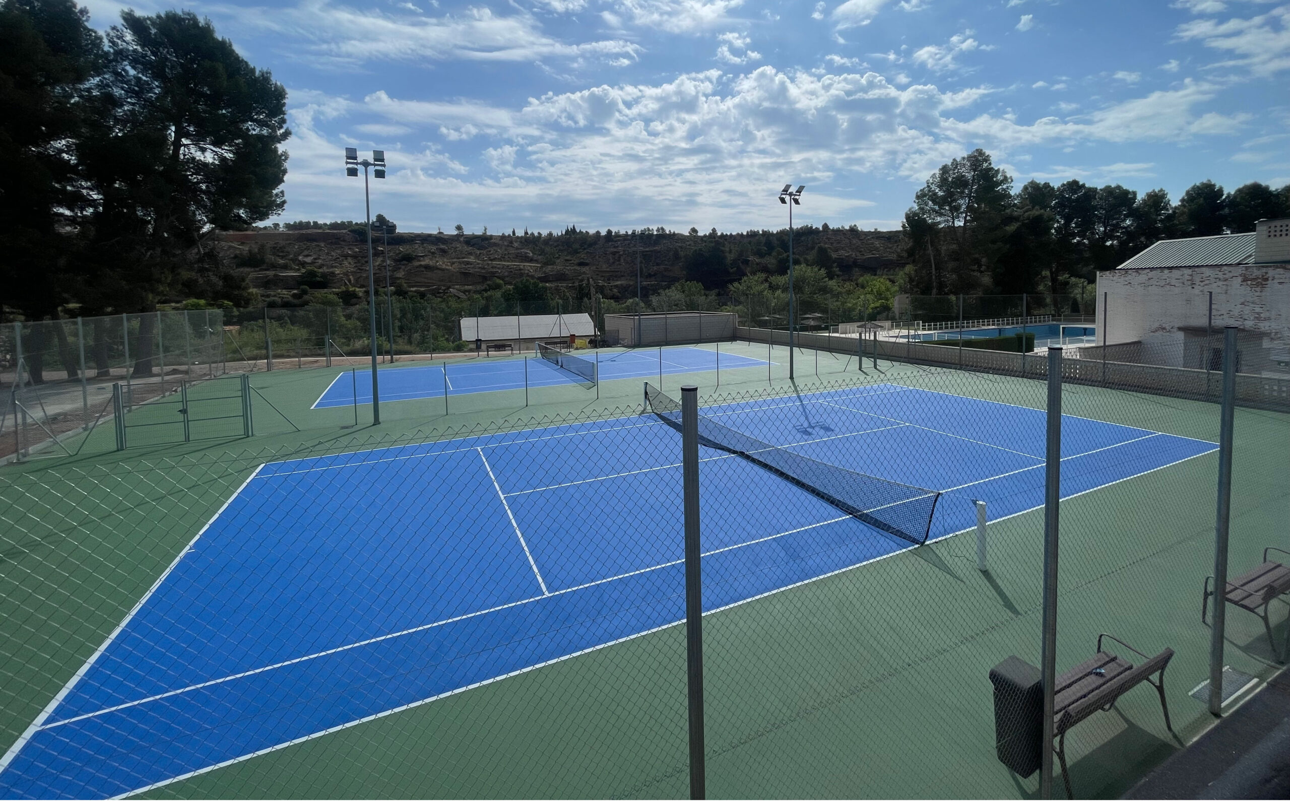 Las nuevas pistas de Alcañiz, dentro del pabellón deportivo en Ciudad Santa María. / E. M.