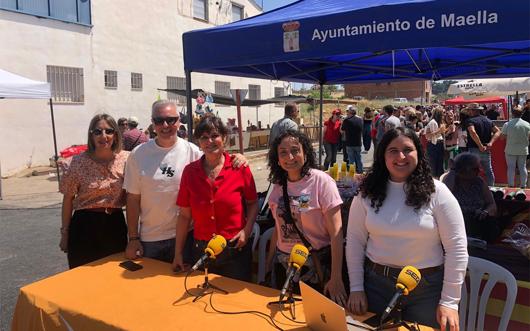Algunos de los invitados a intervenir en el programa especial de La Sartané en Maella./ La Comarca