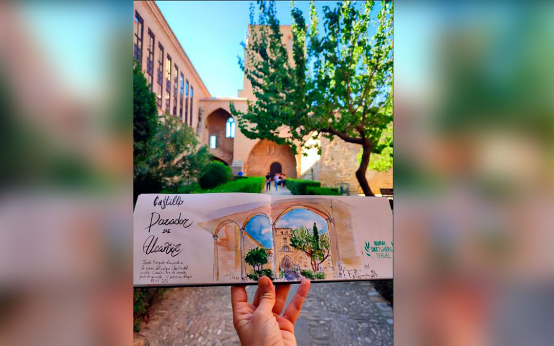 Dibujo del Parador de Alcañiz en la quedada de Rural Sketchers Teruel. / @nomidibus