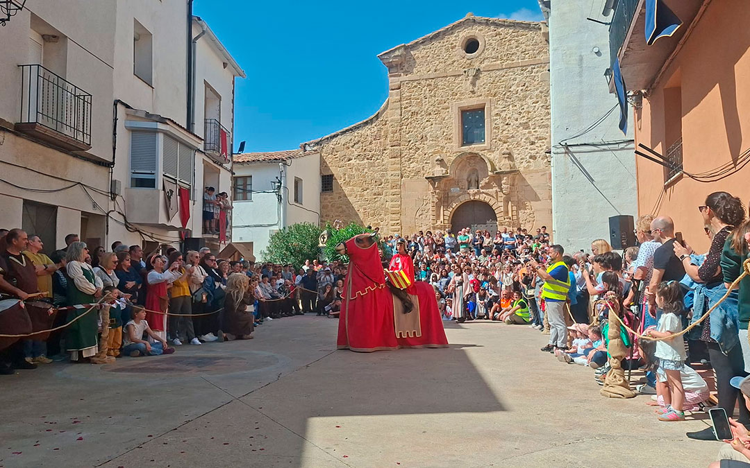 Representación de la leyenda de San Jorge en Ariño. / Juan Carlos Peguero