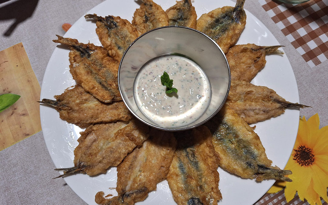Boquerones a la romana con salsa de yogur, menta y mostaza./ Manuel Barrau