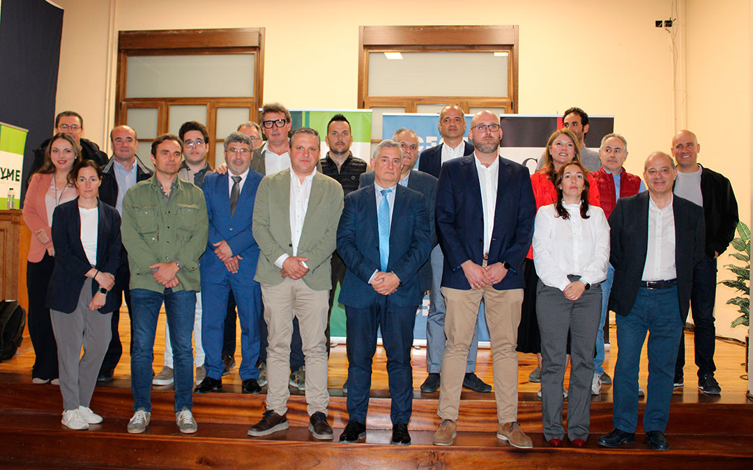 Foto de familia de los nuevos cargos de CEOE Teruel, CEPYME Teruel y CEAT Teruel que se han elegido este jueves. / Cepyme