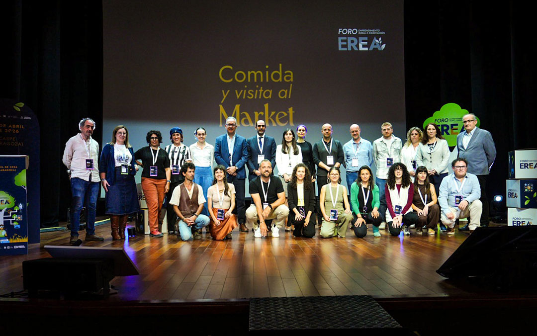 Foto de familia de participantes en el foro EREA celebrado este miércoles en Caspe / L.C.