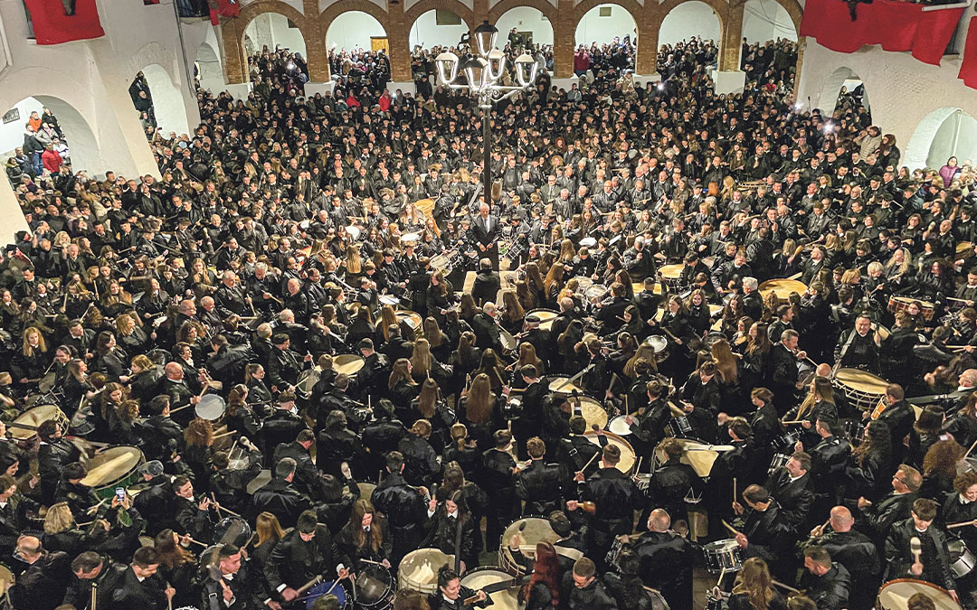 Acto de Romper la Hora en Híjar./ Sofía Fondevilla