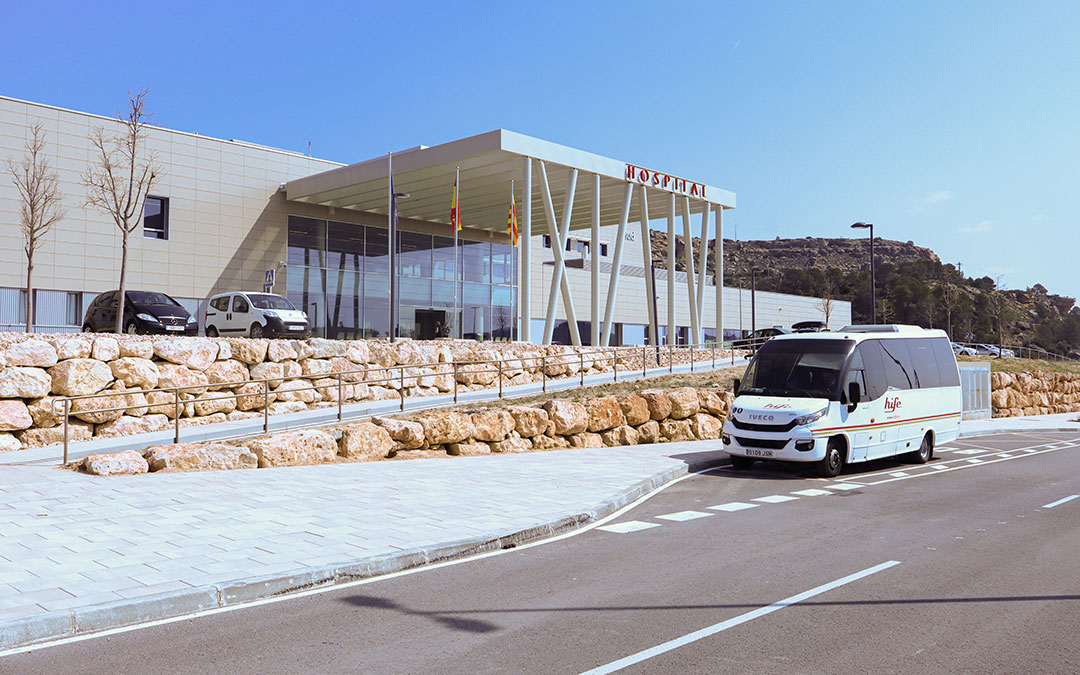 Parada del autobús junto al Hospital de Alcañiz / Marina Monreal