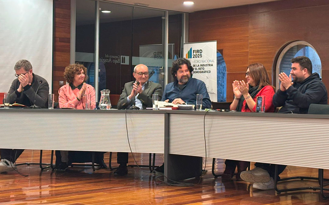 Abril se ha despedido del pleno con el aplauso de todos sus compañeros de corporación./ M.M.R.
