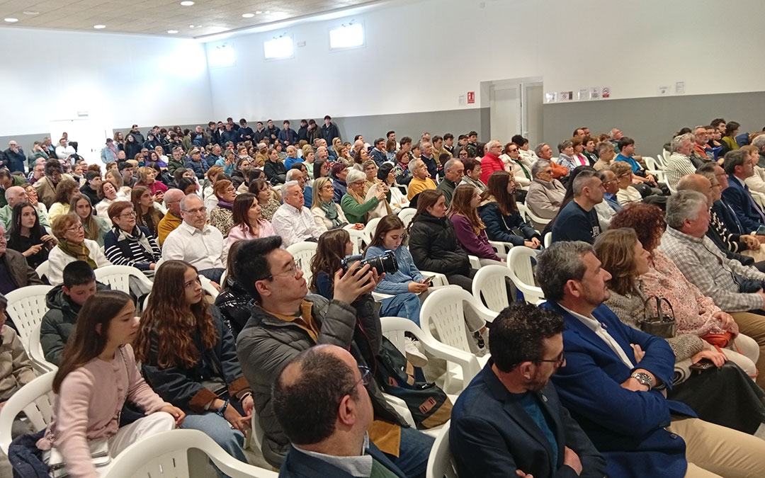 Lleno en el Charif para el Tambor de Honor como cada tarde de Jueves Santo. / B. Severino
