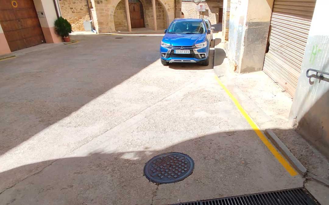 Zona con nueva señalización horizontal en Monroyo / La COMARCA
