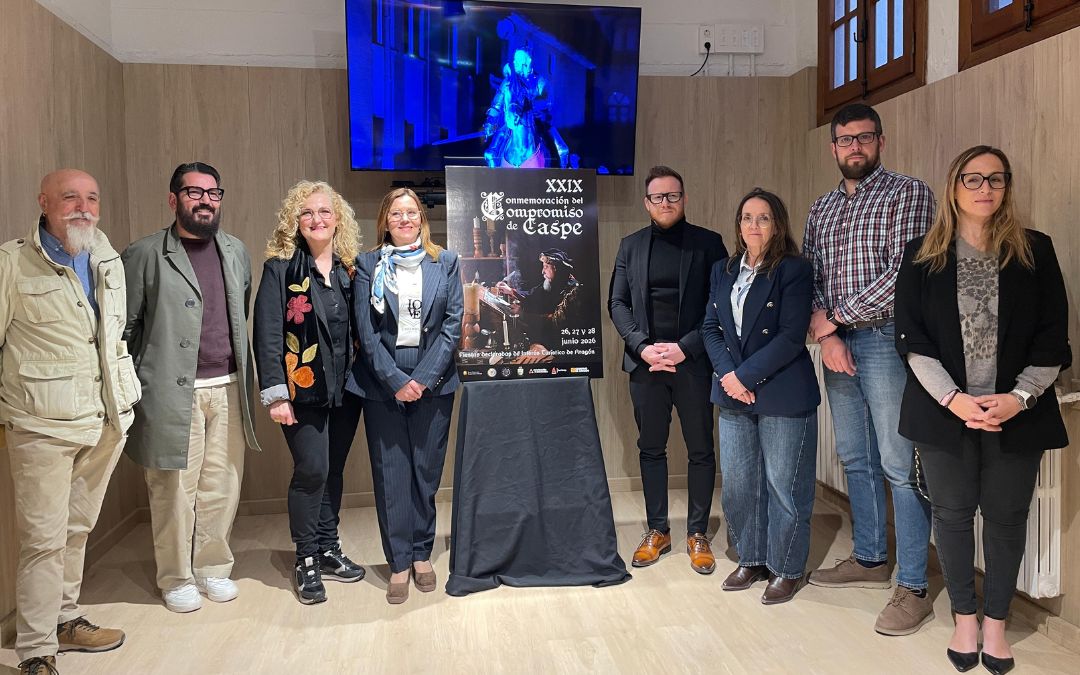 Autoridades con Pilar Cortés, Darío Español y Pedro Palacios en la presentación./ S.F.