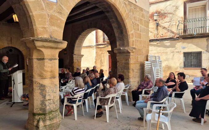 Fórnoles lee a su célebre autor Braulio Foz por el Día del Libro