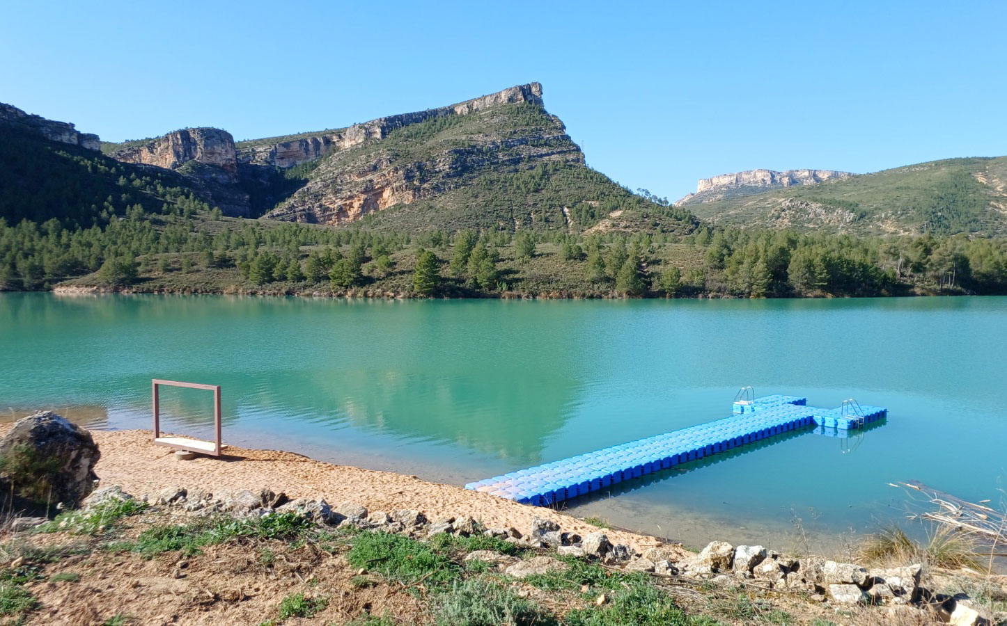 La nueva 'playa de Santolea' está ubicada en el término municipal de Castellote, aprovechando el recrecimiento del embalse. / Cedida