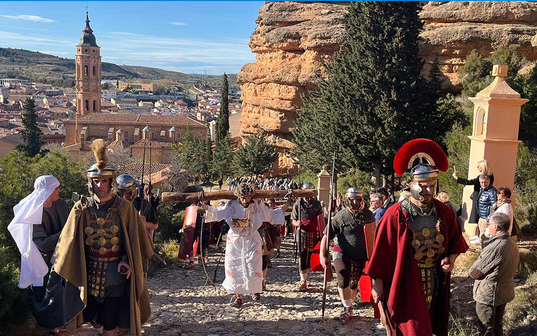 Subida al Calvario en el Drama de la Cruz de Alcorisa / L. Castel