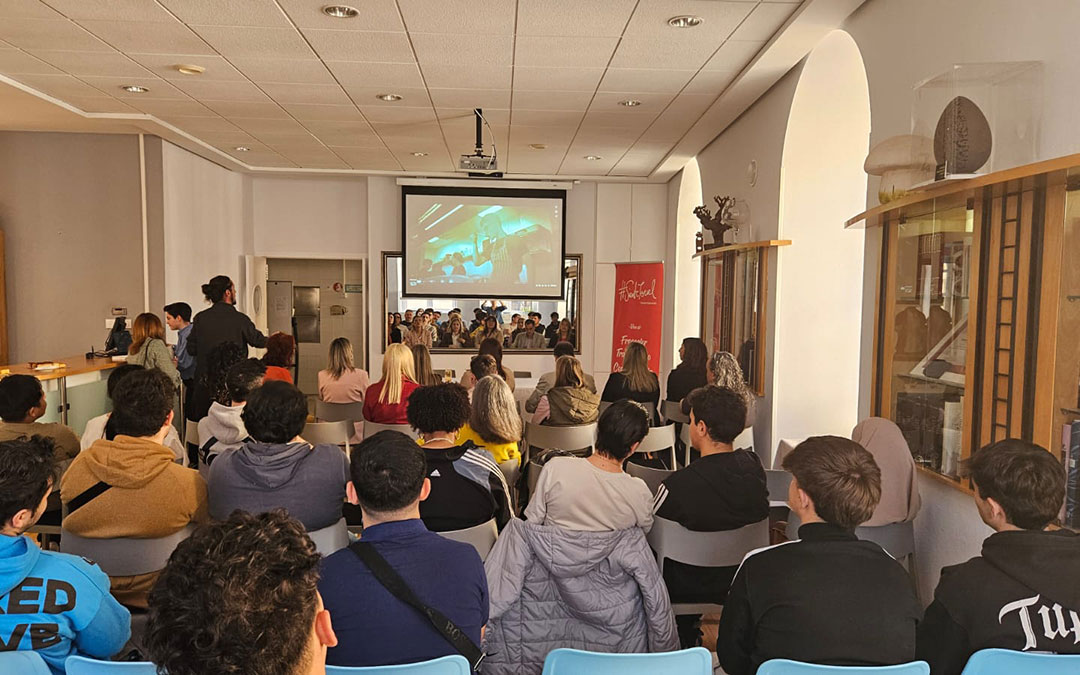 Estreno de 'Ebullición' en la Escuela de Hostelería y Turismo de Teruel. / DPT