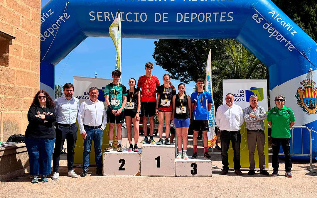 Podio individual de la V Trail de las Ermitas de Alcañiz./ AYTO