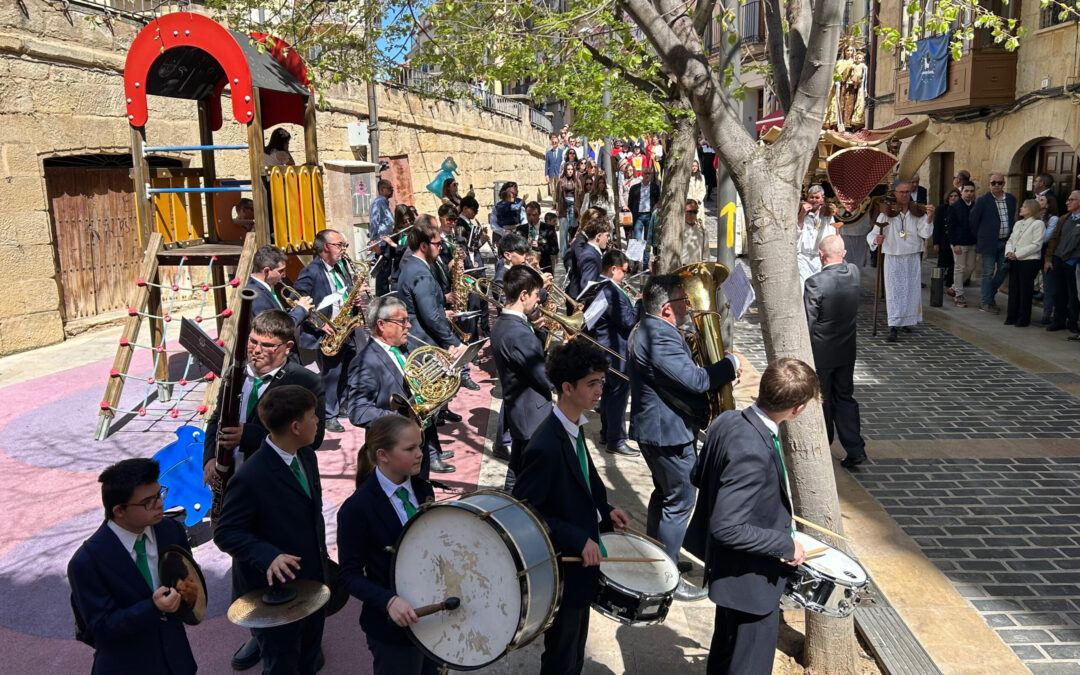 La Unión Musical Lira alcañizana acompañando a la Virgen hasta la Iglesia del Carmen./ L.O.