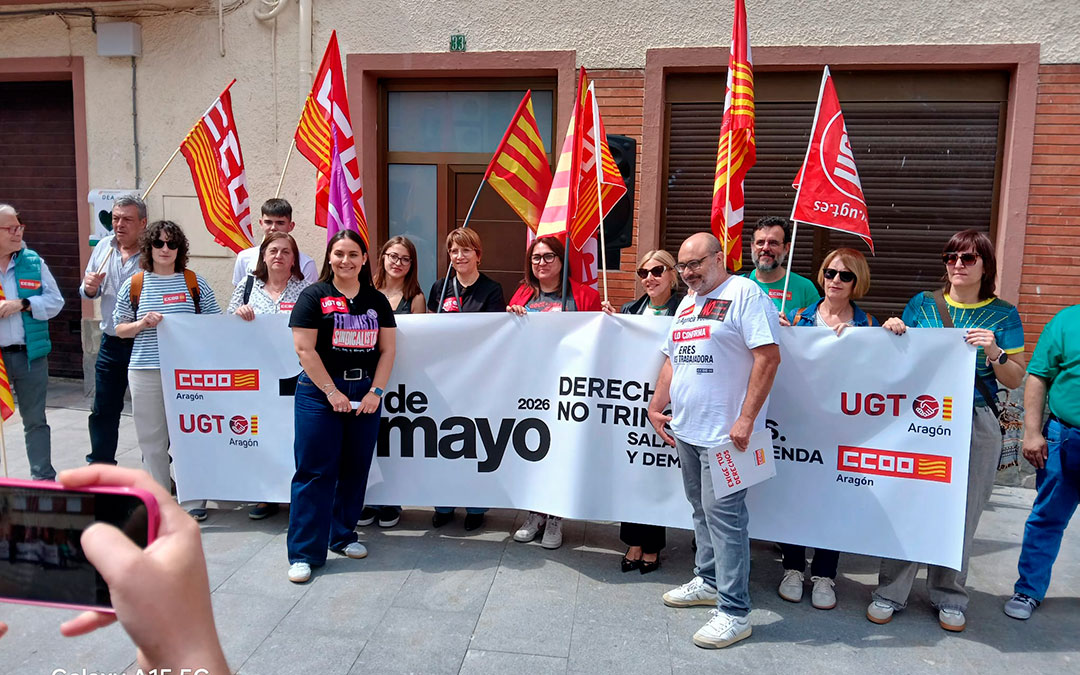 Portavoces de CC.OO. y UGT en la lectura del manifiesto / P.R