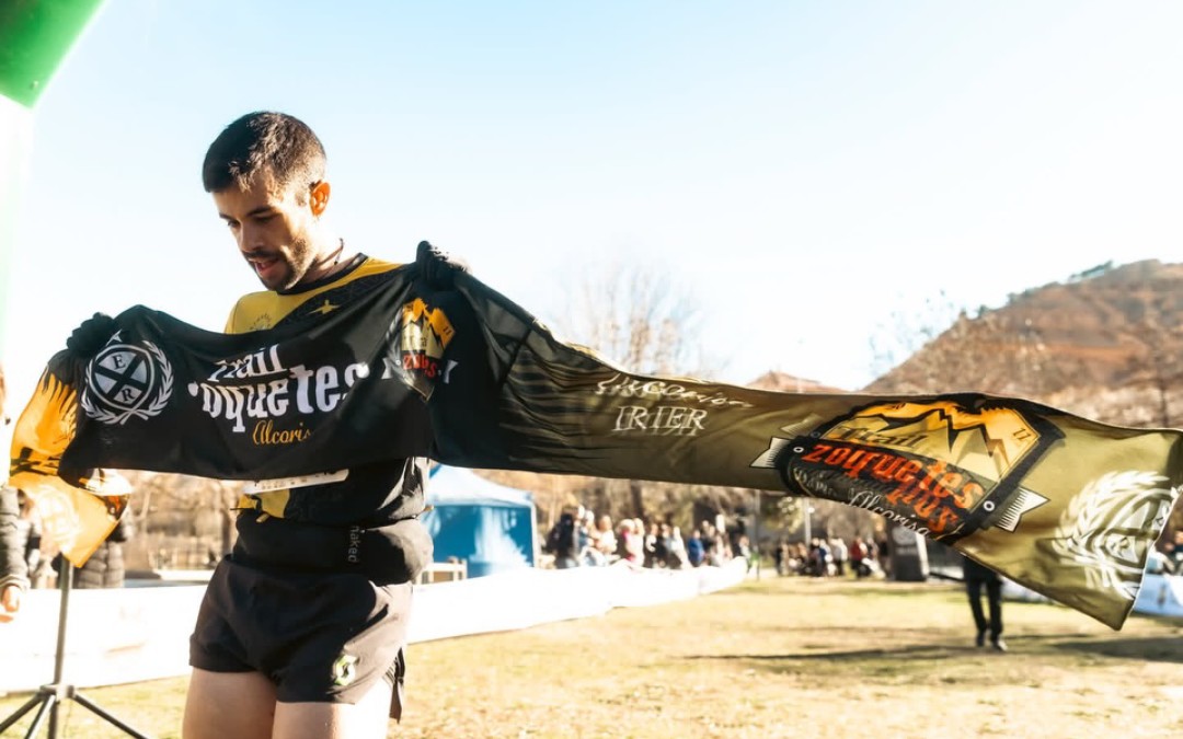 David Vidal en el momento de su victoria en una de las pruebas del Trail Zoquetes de Alcorisa celebrado a principio de año/D.V.