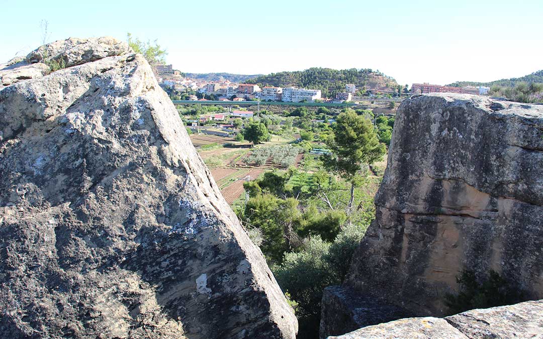 Vistas de Alcañiz desde el hueco de la rotura de la peña de la Encarnación. / B. Severino