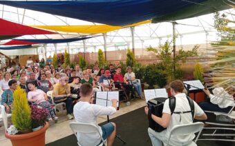 De concierto en el vivero entre plantas con música de cámara para «hacer disfrutar» a personas con discapacidad en Alcañiz