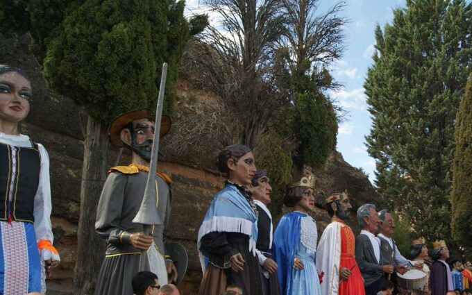 Alcorisa solicita un FITE para habilitar el museo de gigantes en el antiguo matadero, mientras la oposición defiende que sea en la iglesia de San Pascual