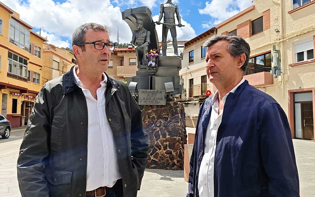 Rafa Guía, secretario general del PSOE, junto a Joaquín Noé, secretario de organización / PSOE Teruel