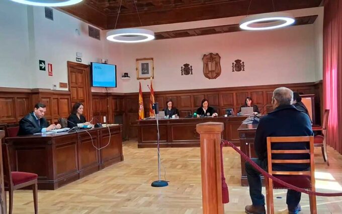 Un año de cárcel para un vecino de Bordón por amenazar a una comitiva institucional: «¡Os voy a romper el garrote en la cabeza!»