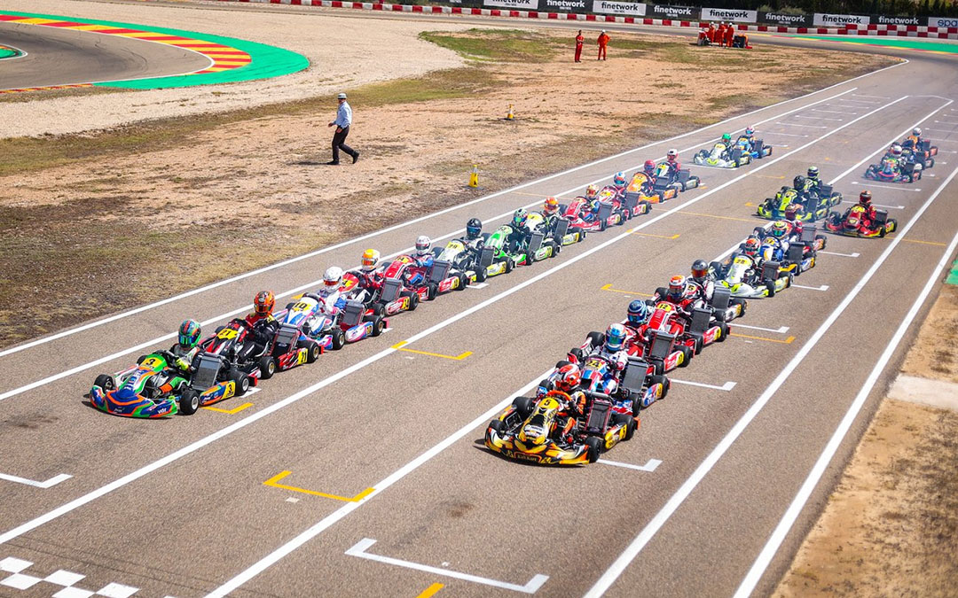 Los pilotos del Campeonato de España de Karting en fila para salir / Motorland Aragón